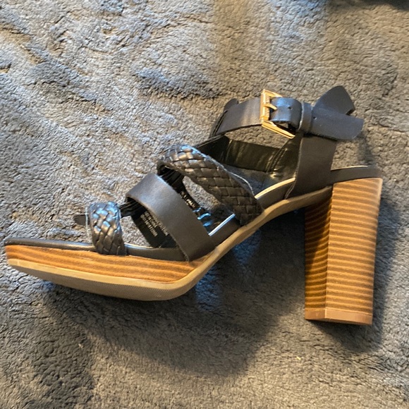 Womens heels - Picture 1 of 3